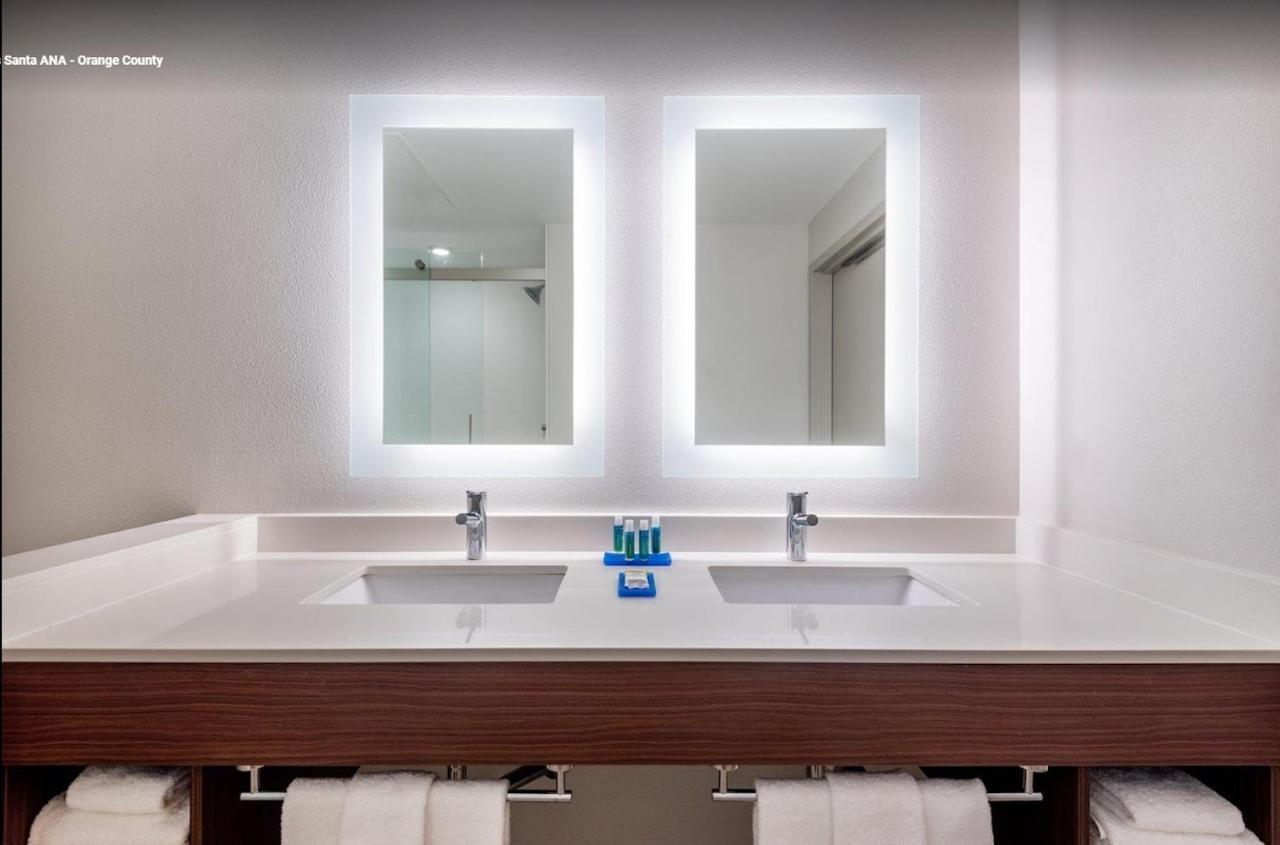 Holiday Inn Express & Suites Santa Ana - Orange County By Ihg מראה חיצוני תמונה